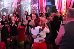 7Heiratsantrag-location-familienevent-unterm-fernsehturm-knutschfleck-berlin-2026