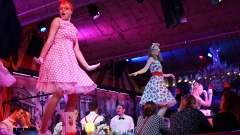 Beste-Abend-Unterhaltung-fuer-Gruppen-Berlin-Knutschfleck-Erlebnis-Restaurant-und-Variete-Show-Bar-Berliner-Alexanderplatz-aktuell-2026