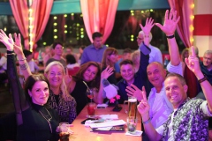 Best-Restaurant-mit-Live-Music-and-Super-Club-und-Party-Knutschfleck-Show-DInner-und-Party-Restaurant-Berlin-am-Alexanderplatz-Fernsehturm-2026