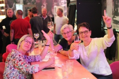 Beste-Geburtstag-Idee-Berlin-Party-Bar-und-Erlebnisrestaurant-Knutschfleck-am-Alexanderplatz