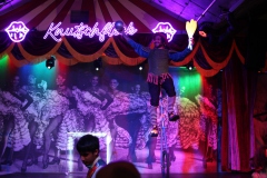Beste-Idee-fuer-deine-ultimative-Girlsnight-Dinner-Show-Bar-in-Berlin-Knutschfleck-Variete-Erlebnisrestaurant-Super-Club-am-Alexanderplatz-Fernsehturm-fuer-Gruppen-3