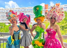angesagter-Junggesellenabschied-Brunch-Berlin-Knutschfleck-Dinner-Show-Erlebnis-Restaurant-Variete-und-Super-Club-im-Fernsehturm-Berlin-Alexanderplatz