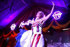 Knutschfleck-Dinner-Show-und-Erlebnisrestaurant-Berlin-Fernsehturm-Alexanderplatz-00