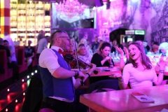 Knutschfleck-Dinner-Show-und-Erlebnisrestaurant-Berlin-Fernsehturm-Alexanderplatz-11