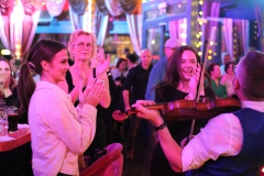 Knutschfleck-Dinner-Show-und-Erlebnisrestaurant-Berlin-Fernsehturm-Alexanderplatz-30