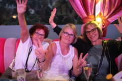 1_Maedelsabend-im-Knutschfleck-Show-und-Party-Bar-und-Dinner-Show-Restaurant-und-Super-Club-Berlin-Fernsehturm-am-Alexanderplatz-2026