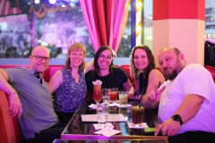 angesagte-Firmenfeier-Location-fuer-Gruppen-im-Knutschfleck-Show-und-Party-Bar-und-Dinner-Show-Restaurant-und-Super-Club-Berlin-Fernsehturm-am-Alexanderplatz-2026
