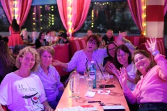dein-ultimativer-Maedelsabend-in-Berlin-Knutschfleck-Show-und-Party-Bar-und-Dinner-Show-Restaurant-und-Super-Club-Berlin-Fernsehturm-amAlexanderplatz-2026