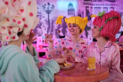 Berlin-Brunch-mit-Show-und-Unterhaltung-im-Knutschfleck-Restaurant-und-Eventlocation-Fernsehturm-am-Alexanderplatz-2026