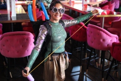 weihnachtsfeier-Brunch-Berlin-Knutschfleck-Dinner-Show-Erlebnis-Restaurant-Variete-und-Super-Club-im-Fernsehturm-Berlin-Alexanderplatz