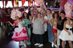 weihnachtsfeier-und-Gruppen-Idee-Brunch-Berlin-Knutschfleck-Dinner-Show-Erlebnis-Restaurant-Variete-und-Super-Club-im-Fernsehturm-Berlin-Alexanderplatz