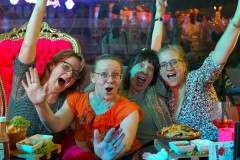 Beste-Party-Bar-Berlin-Knutschfleck-Variete-und-Show-Erlebnis-Restaurant-Fernsehturm-Alexanderplatz-19.01.2026-19