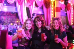 Wilde-Matilde-Variete-Show-Bar-Cafe-Deutsches-Restaurant-Fruehstuecks-Lokal-Nikolaiviertel-Berlin-30