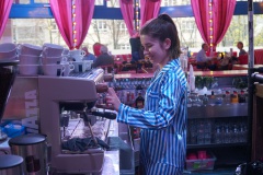 Geheimtip-Brunch-und-Fruehstueck-Berlin-Knutschfleck-Dinner-Show-Erlebnis-Restaurant-Variete-und-Super-Club-im-Fernsehturm-Berlin-Alexanderplatz
