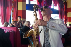 Geheimtip-ultimativer-Brunch-Berlin-Knutschfleck-Dinner-Show-Erlebnis-Restaurant-Variete-und-Super-Club-im-Fernsehturm-Berlin-Alexanderplatz