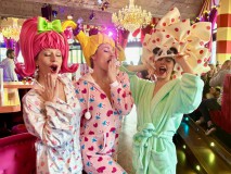 angesagtester-Brunch-in-Berlin-uer-Gruppen-und-Reisen-nach-Berlin-Entertainment-Knutschfleck-Variete-Dinner-Show-Restaurant-Alexanderplatz-im-Fernsehturm