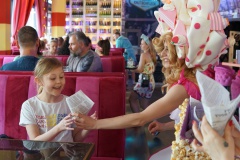 top-Brunch-Berlin-Knutschfleck-Dinner-Show-Erlebnis-Restaurant-Variete-und-Super-Club-im-Fernsehturm-Berlin-Alexanderplatz-auch-fuer-Kinder