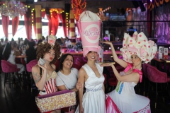 weihnachtsfeier-Brunch-Berlin-Knutschfleck-Dinner-Show-Erlebnis-Restaurant-Variete-und-Super-Club-im-Fernsehturm-Berlin-Alexanderplatz