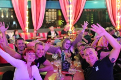 Beste-Idee-fuer-Eventlocation-mieten-in-Berlin-Dinner-Show-Bar-in-Berlin-Knutschfleck-Variete-Erlebnisrestaurant-Super-Club-am-Alexanderplatz-Fernsehturm-fuer-Gruppen