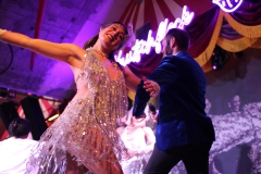 Beste-Idee-fuer-deine-Party-Location-in-Berlin-fuer-Gruppen-Knutschfleck-Bar-Variete-Erlebnisrestaurant-am-Alexanderplatz-unterm-Fernsehturm-2026