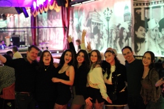 Beste-Idee-fuer-deine-ultimative-Girlsnight-Dinner-Show-Bar-in-Berlin-Knutschfleck-Variete-Erlebnisrestaurant-Super-Club-am-Alexanderplatz-Fernsehturm-fuer-Gruppen