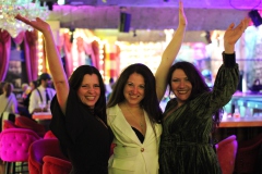 Beste-Top-Idee-fuer-deinen-Junggesellenabschied-Dinner-Show-Bar-in-Berlin-Knutschfleck-Variete-Erlebnisrestaurant-Super-Club-am-Alexanderplatz-unterm-Fernsehturm-fuer-Gruppen