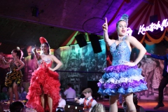 deine-Weihnachtsfeier-Dinner-Show-Bar-in-Berlin-Knutschfleck-Variete-Erlebnisrestaurant-Super-Club-am-Alexanderplatz-Fernsehturm-fuer-Gruppen