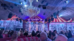 Best-Restaurant-mit-Live-Music-and-Super-Club-und-Party-Knutschfleck-Show-DInner-und-Party-Restaurant-Berlin-am-Alexanderplatz-Fernsehturm-2026