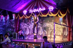 top-Idee-fuer-Gruppen-Dinner-Show-Bar-in-Berlin-fuer-Gruppen-Knutschfleck-Variete-Erlebnisrestaurant-Super-Club-am-Alexanderplatz-unterm-Fernsehturm-fuer-Gruppen