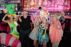 Familien-und-Gruppen-Idee-Brunch-Berlin-Knutschfleck-Dinner-Show-Erlebnis-Restaurant-Variete-und-Super-Club-im-Fernsehturm-Berlin-Alexanderplatz