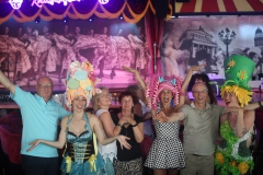 Geheimtip-Familien-Brunch-in-Berlin-Knutschfleck-Dinner-Show-Erlebnis-Restaurant-Variete-und-Super-Club-im-Fernsehturm-Berlin-Alexanderplatz