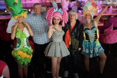 weihnachtsfeier-Familien-Brunch-Berlin-Knutschfleck-Dinner-Show-Erlebnis-Restaurant-Variete-und-Super-Club-im-Fernsehturm-Berlin-Alexanderplatz