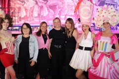 Day-Drinking-Brunch-in-Berlin-mit-unterhaltung-fuer-Gruppen-im-Knutschfleck-Show-und-Party-Bar-und-Dinner-Show-Restaurant-und-Super-Club-Berlin-Fernsehturm-am-Alexanderplatz-2026