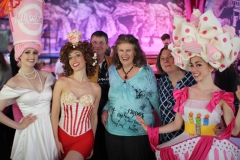 Dein-Familien-Brunch-in-Berlin-mit-unterhaltung-fuer-Gruppen-im-Knutschfleck-Show-und-Party-Bar-und-Dinner-Show-Restaurant-und-Super-Club-Berlin-Fernsehturm-am-Alexanderplatz-2026