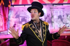Magie-im-Besten-Brunch-in-Berlin-mit-unterhaltung-fuer-Gruppen-im-Knutschfleck-Show-und-Party-Bar-und-Dinner-Show-Restaurant-und-Super-Club-Berlin-Fernsehturm-am-Alexanderplatz-2026