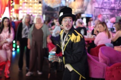 Top-Unterhaltung-Brunch-in-Berlin-fuer-Gruppen-im-Knutschfleck-Show-und-Party-Bar-und-Dinner-Show-Restaurant-und-Super-Club-Berlin-Fernsehturm-am-Alexanderplatz-2026