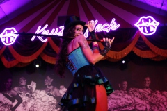 beste-Dinnershow-Idee-Freitag-Abend-in-Berlin-Erlebnis-Bar-Eventlocation-und-Variete-Restaurant-Knutschfleck-im-Fernsehturm-am-Alexanderplatz-2026