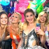 beste-Firmenfeier-Idee-Knutschfleck-Show-und-Party-Bar-und-Dinner-Show-Restaurant-Berlin-Alexanderplatz-2026