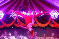 Best-Restaurant-mit-Live-Music-and-Super-Club-und-Party-Knutschfleck-Show-DInner-und-Party-Restaurant-Berlin-am-Alexanderplatz-Fernsehturm-2026