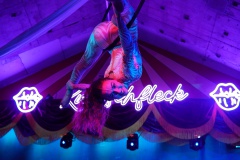 Beste-Idee-fuer-deinen-ultimativen-Berlin-Abend-Dinner-Show-Bar-in-Berlin-Knutschfleck-Variete-Erlebnisrestaurant-Super-Club-am-Alexanderplatz-Fernsehturm-fuer-Gruppen