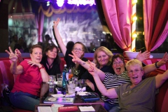 Beste-Geburtstag-Idee-Berlin-Party-Bar-und-Erlebnisrestaurant-Knutschfleck-am-Alexanderplatz