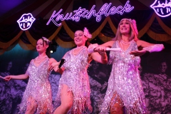 Beste-Idee-fuer-Eventlocation-mieten-in-Berlin-Dinner-Show-Bar-in-Berlin-Knutschfleck-Variete-Erlebnisrestaurant-Super-Club-am-Alexanderplatz-Fernsehturm-fuer-Gruppen