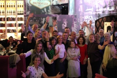 Beste-Idee-fuer-deine-ultimative-Weihnachtsfeir-Berlin-Abend-Dinner-Show-Bar-in-Berlin-Knutschfleck-Variete-Erlebnisrestaurant-Super-Club-am-Alexanderplatz-Fernsehturm-fuer-Gruppen