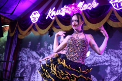 Beste-Idee-fuer-deinen-Abend-in-Berlin-Dinner-Show-Bar-fuer-Gruppen-Knutschfleck-Variete-Erlebnisrestaurant-Super-Club-am-Alexanderplatz-unterm-Fernsehturm-fuer-Gruppen