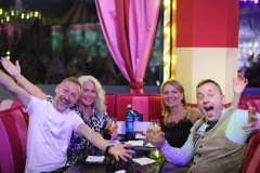 Geburtstag-feiern-Berlin-Knutschfleck-Show-und-Party-Bar-und-Dinner-Show-Restaurant-Berlin-Alexanderplatz-2026-2