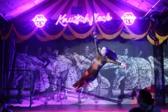 deine-Weihnachtsfeier-Dinner-Show-Bar-in-Berlin-Knutschfleck-Variete-Erlebnisrestaurant-Super-Club-am-Alexanderplatz-Fernsehturm-fuer-Gruppen