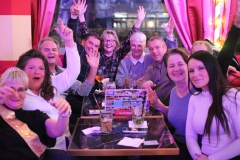 Beste-Idee-fuer-deinen-Teamevent-in-Berlin-Variete-Show-Dinner-und-Party-Bar-Knutschfleck-Erlebnisrestaurant-Alexanderplatz-2026