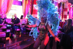 Beste-Idee-in-fuer-deinen-Abend-in-Berlin-Variete-Show-Dinner-und-Party-Bar-Erlebnisrestaurant-Knutschfleck-Alexanderplatz-2026-000