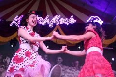 Bestes-Event-in-Berlin-Variete-Knutschfleck-Show-Dinner-und-Party-Bar-Erlebnisrestaurant-Alexanderplatz-2026-24