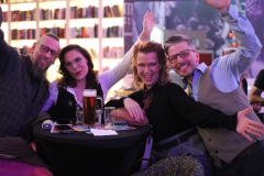 Bestes-Event-in-Berlin-Variete-Show-Dinner-und-Party-Bar-Erlebnisrestaurant-Knutschfleck-Alexanderplatz-2026-0